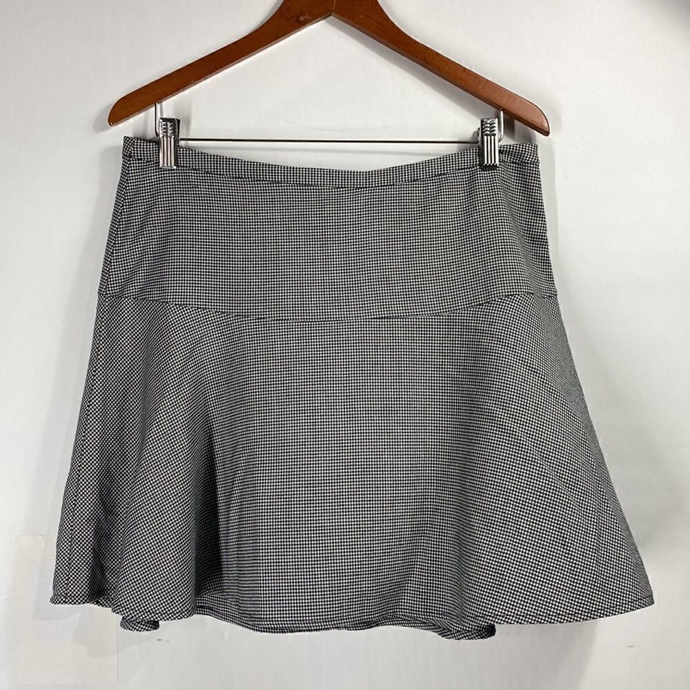 3For$20 Old Navy Shepard Check Black & White Skirt size 8